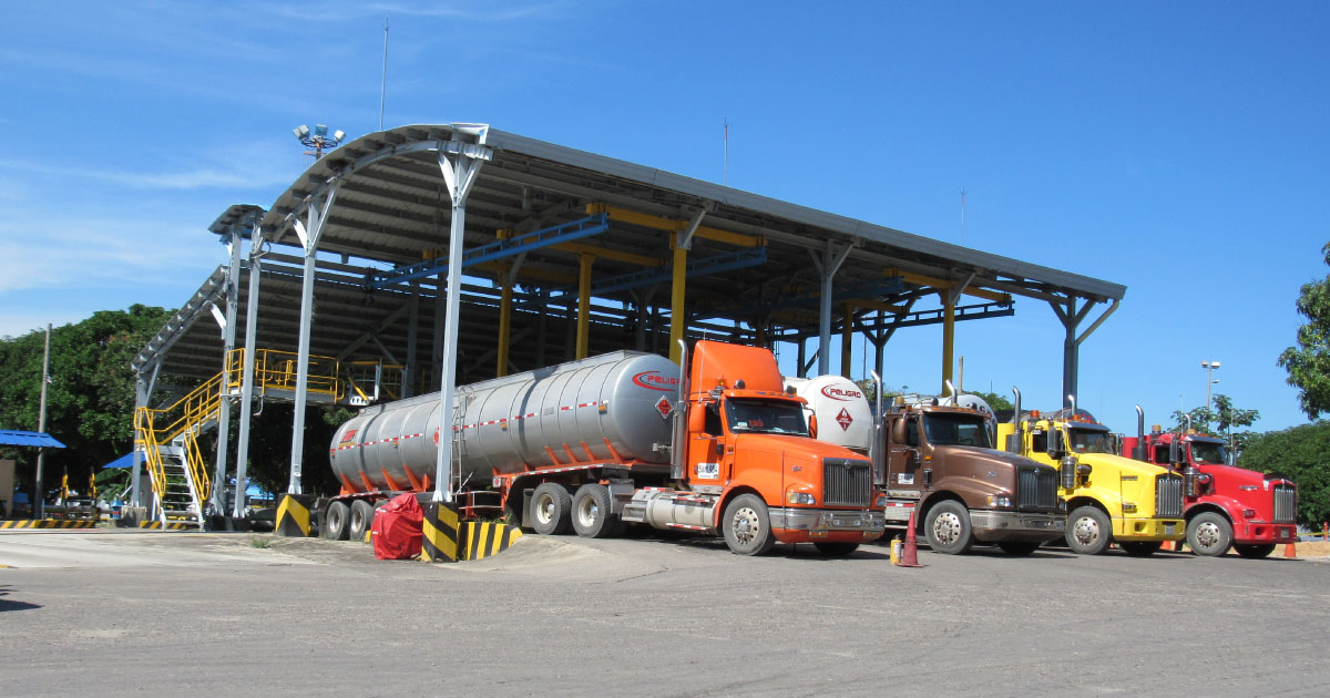 Descargue de hidrocarburos planta...